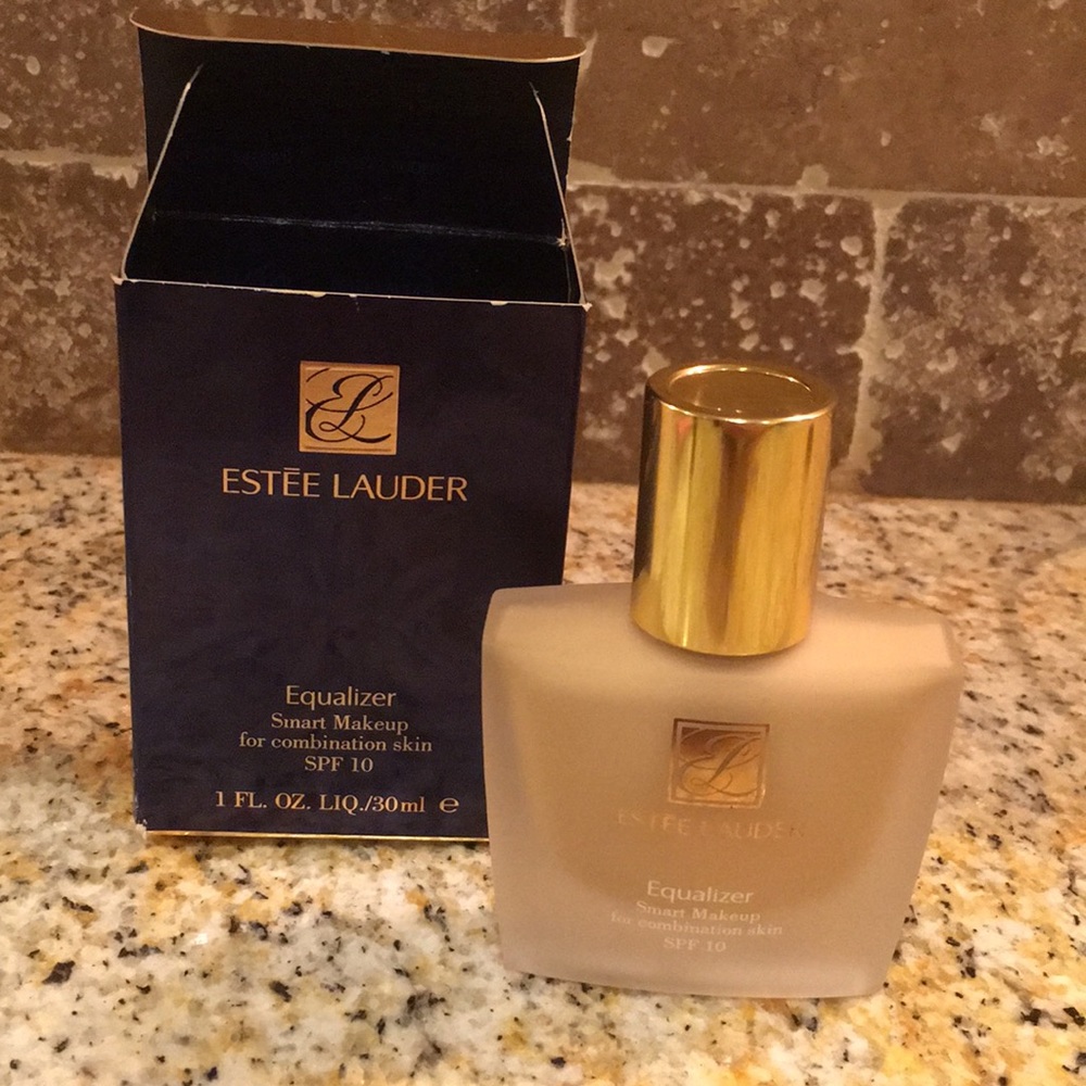 Estée Lauder Equalizer Smart Makeup